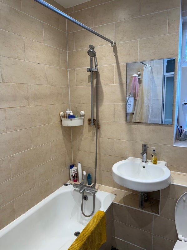Room Thessaly Road in Greater London