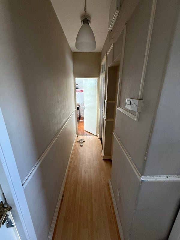 Room Thessaly Road in Greater London