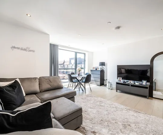 Room Diggers Lane in Elmbridge