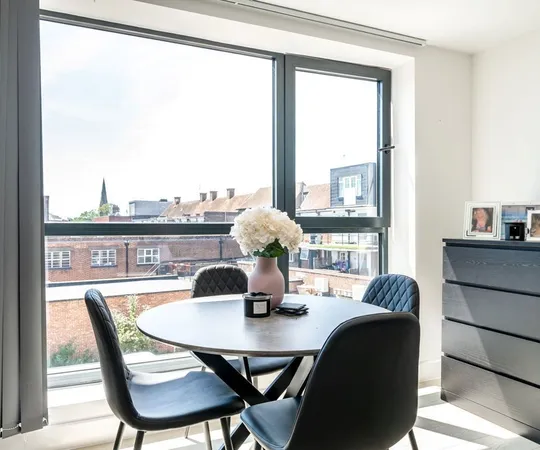 Room Diggers Lane in Elmbridge