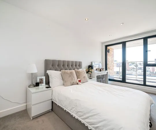 Room Diggers Lane in Elmbridge