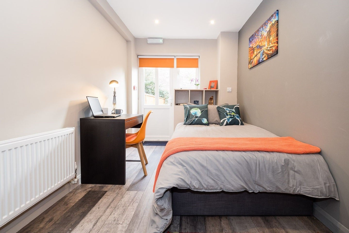 Room Ravenswood Road in Greater London