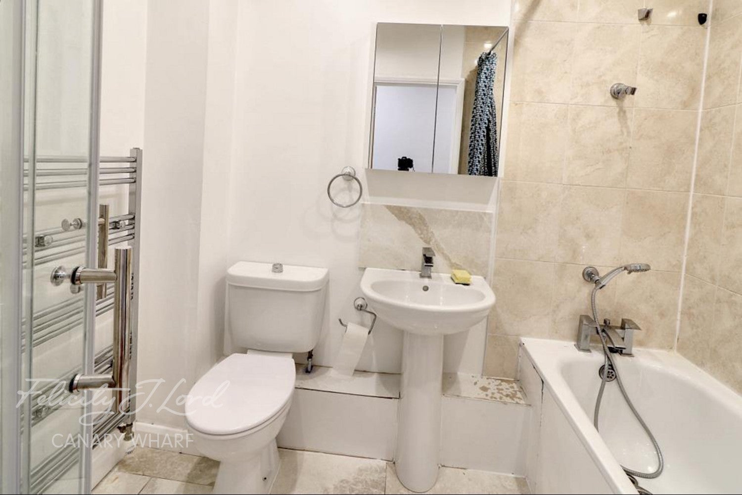 Flat Wellspring Close in Greater London