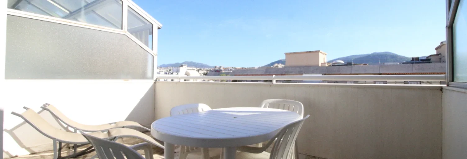 Flat Avenue Jean Médecin in Nice