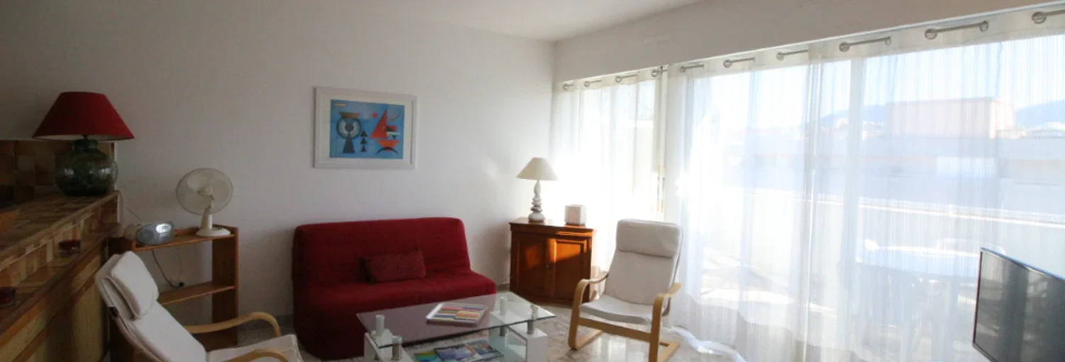 Flat Avenue Jean Médecin in Nice