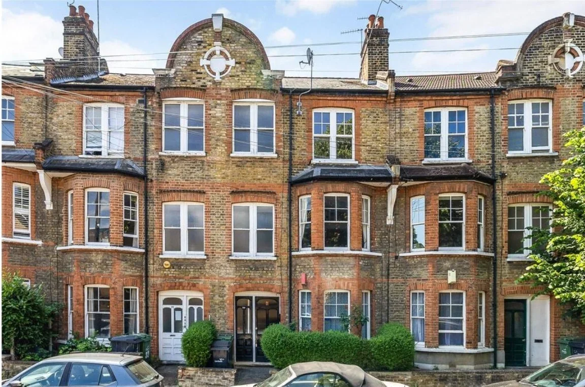 Flat Aristotle Road in Greater London