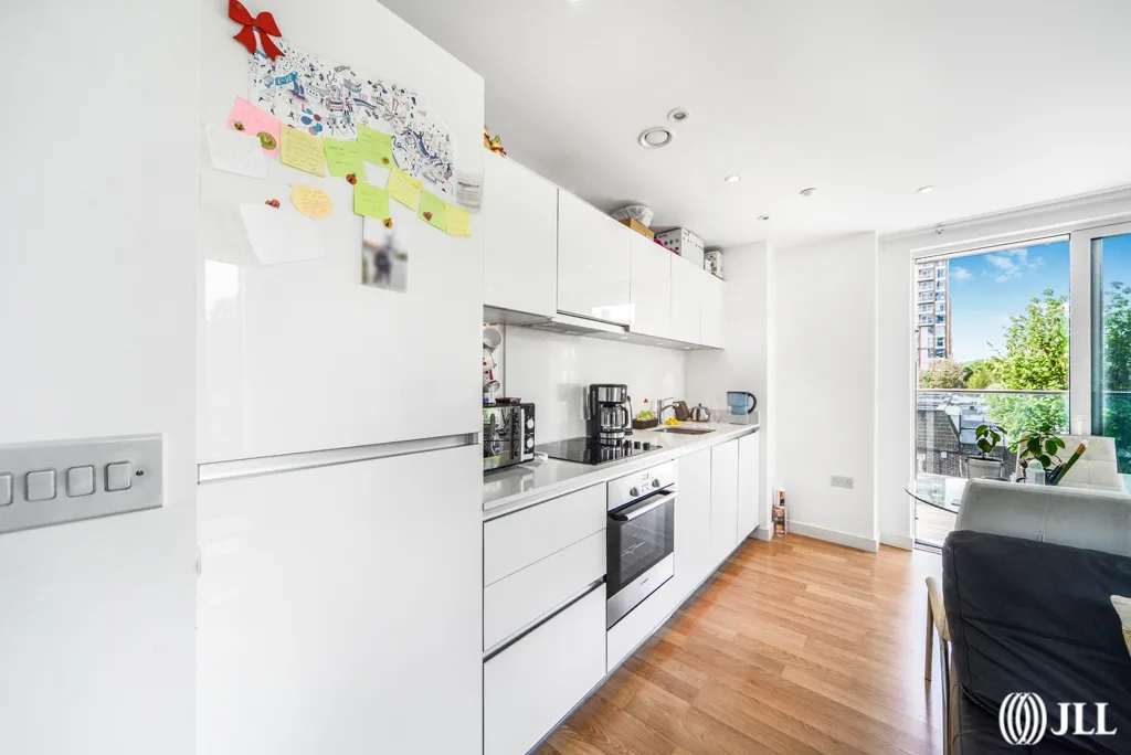 Flat Seven Sisters Road in Greater London