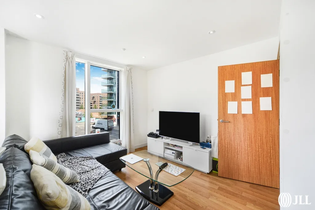 Flat Seven Sisters Road in Greater London