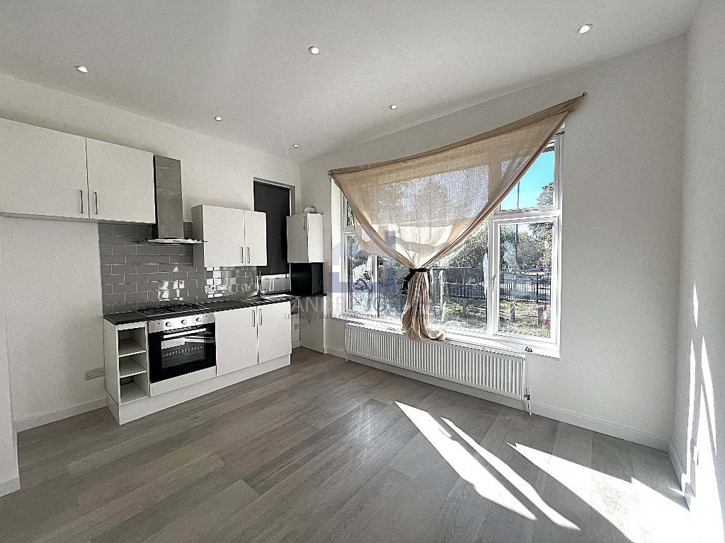 Flat Aldrington Road in Greater London