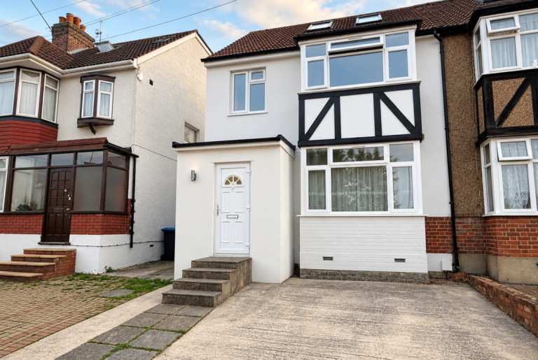 Room Chartley Avenue in Greater London