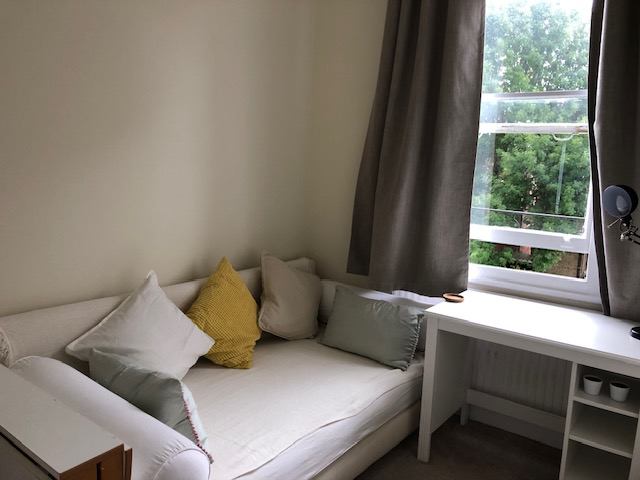Room Grantully Road in City of Westminster