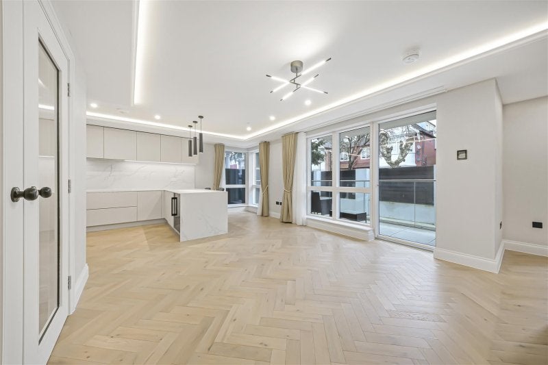 Flat Finchley Road in Greater London