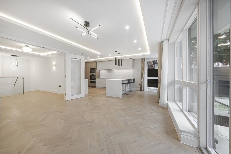Flat Finchley Road in Greater London