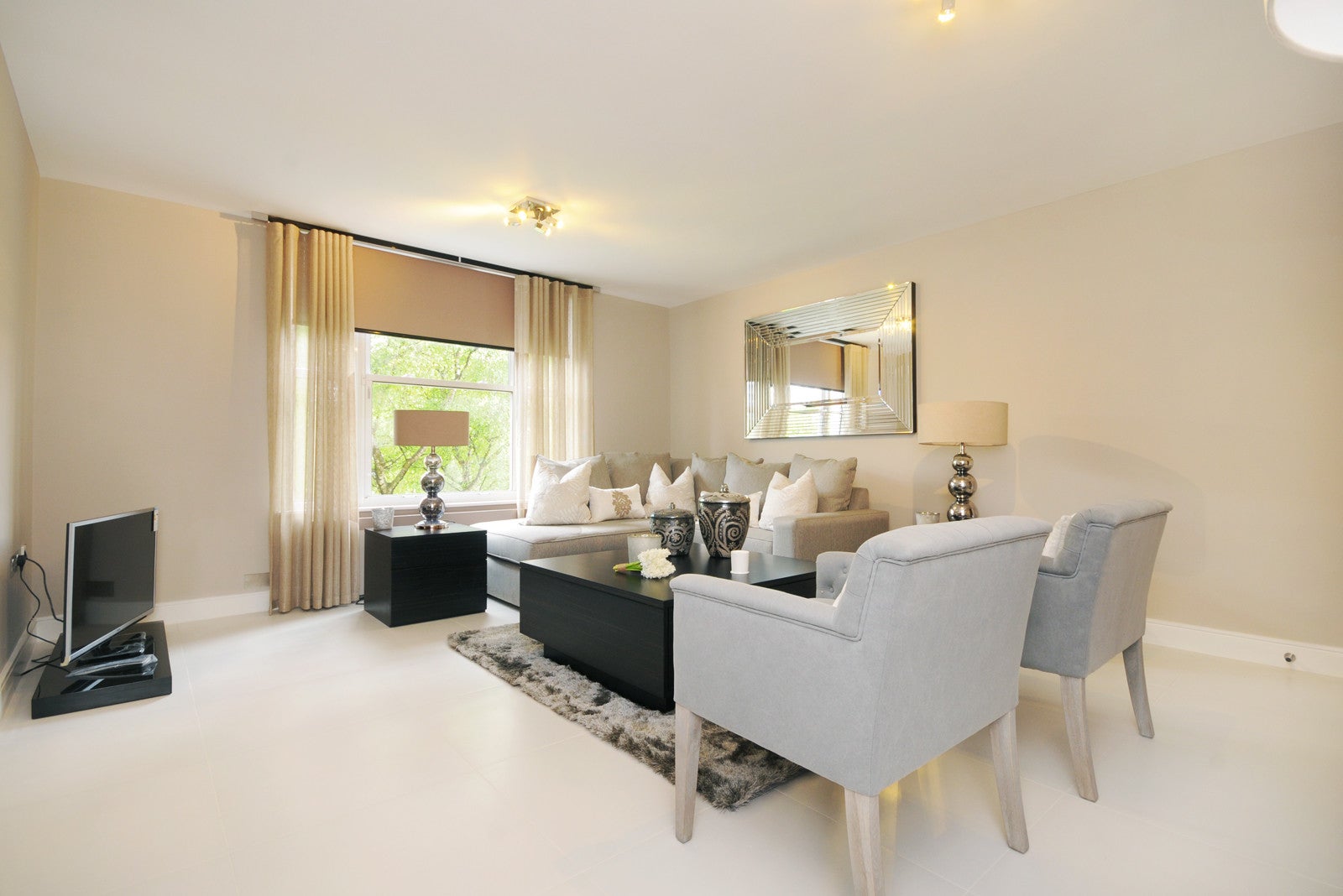 Flat Boydell Court in Greater London