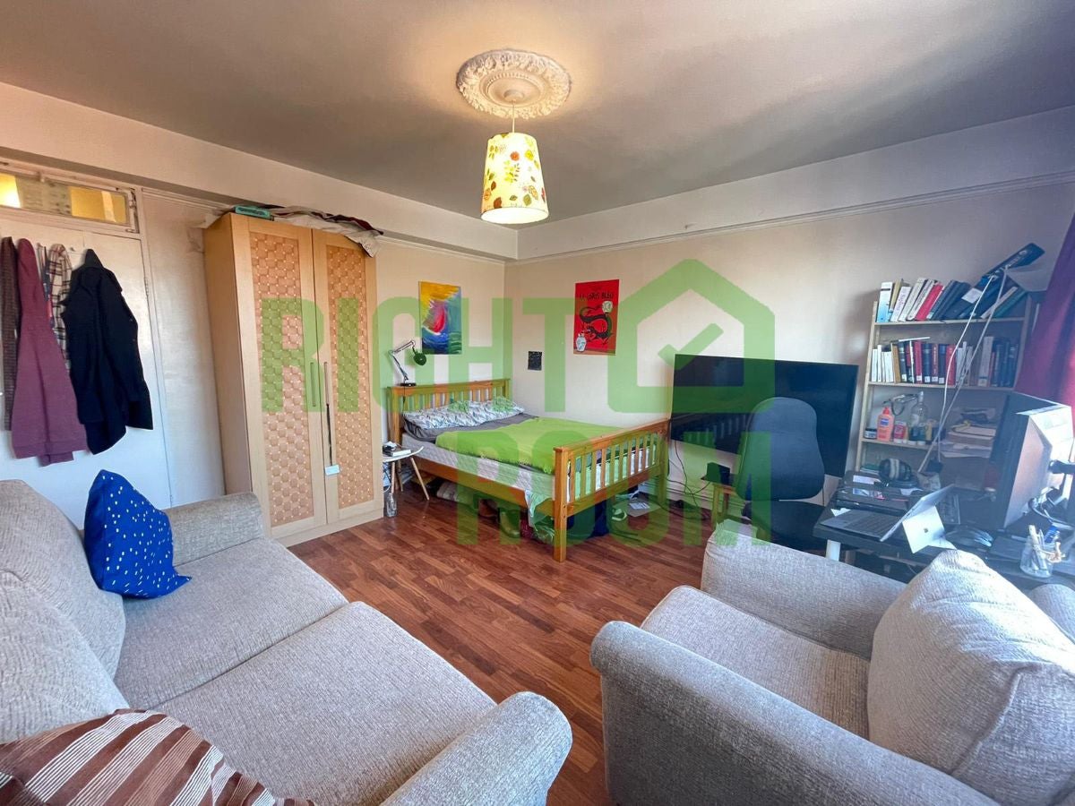Flat Dombey Street in Greater London