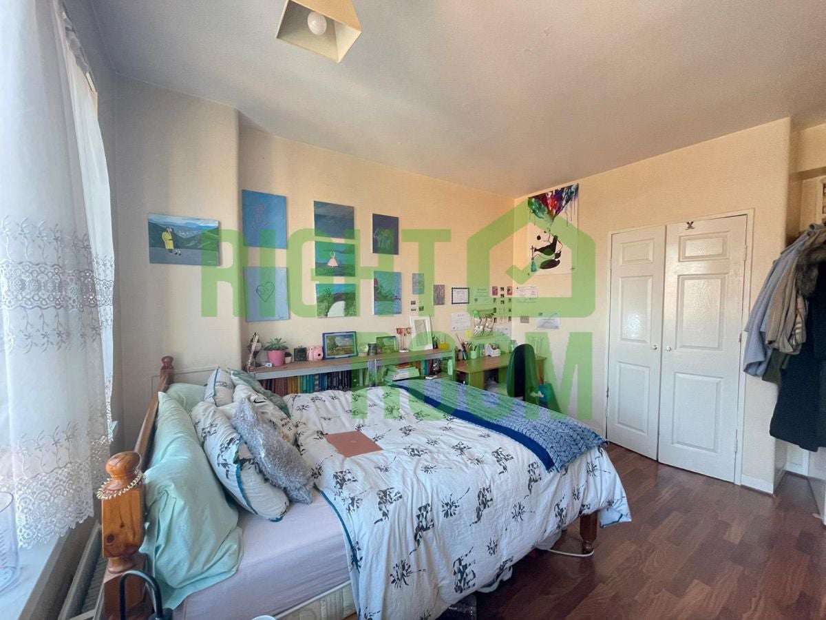 Flat Dombey Street in Greater London