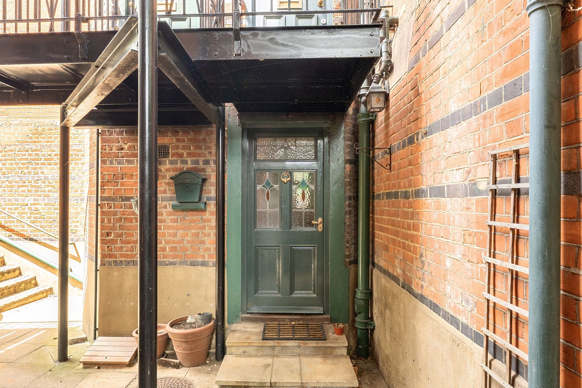 Flat Fairfield Road in Greater London