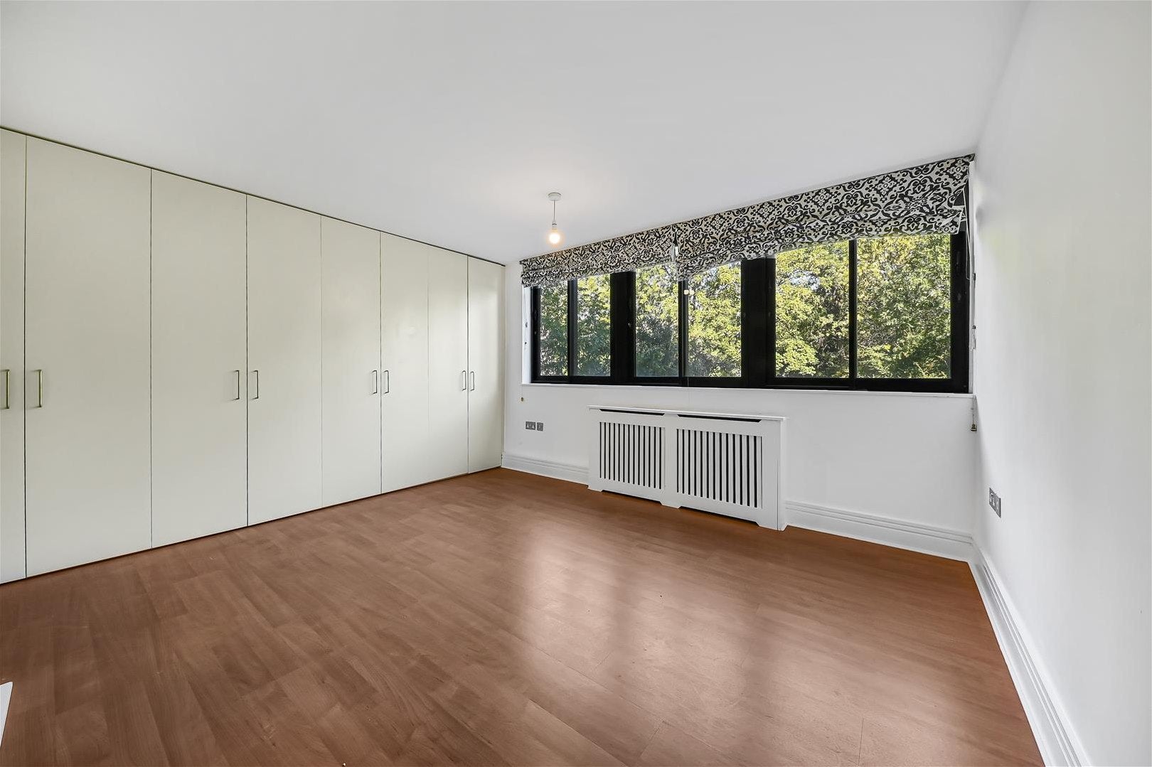 Flat Fellows Road in Greater London