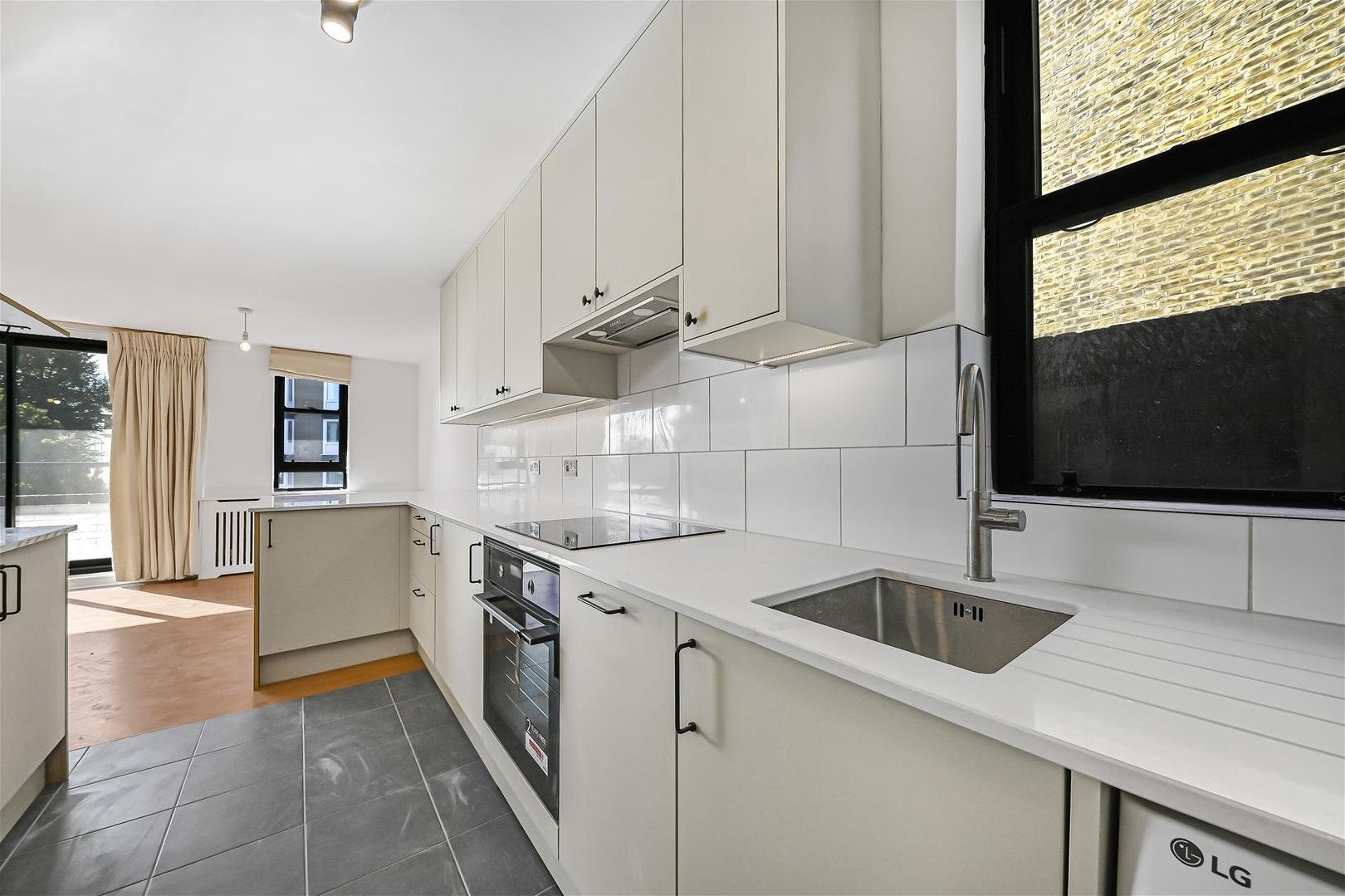 Flat Fellows Road in Greater London