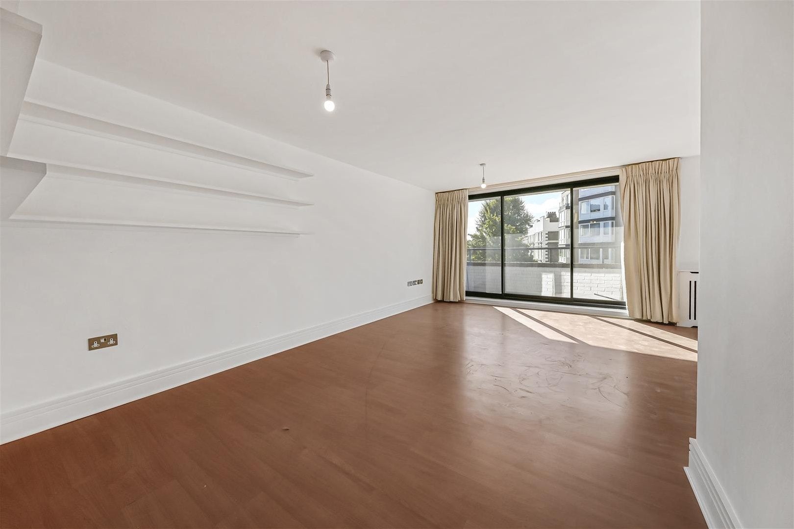 Flat Fellows Road in Greater London