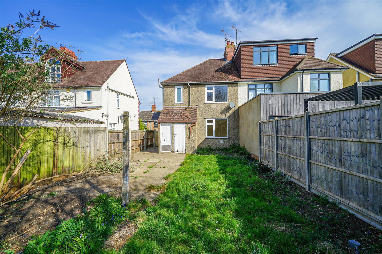 House Stanbridge Road in Leighton Buzzard