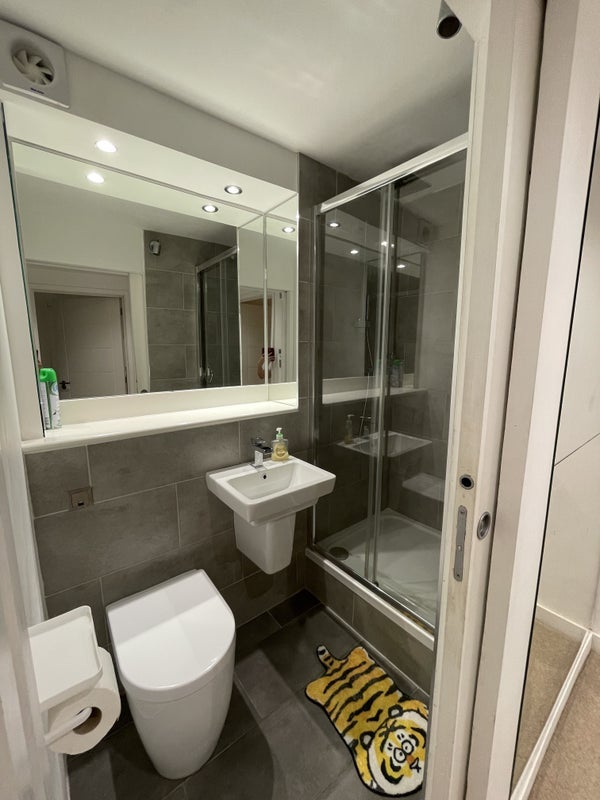 Flat Carnoustie Drive in Greater London