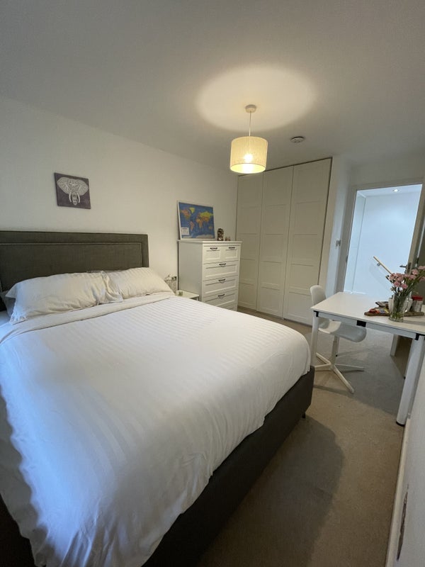 Flat Carnoustie Drive in Greater London