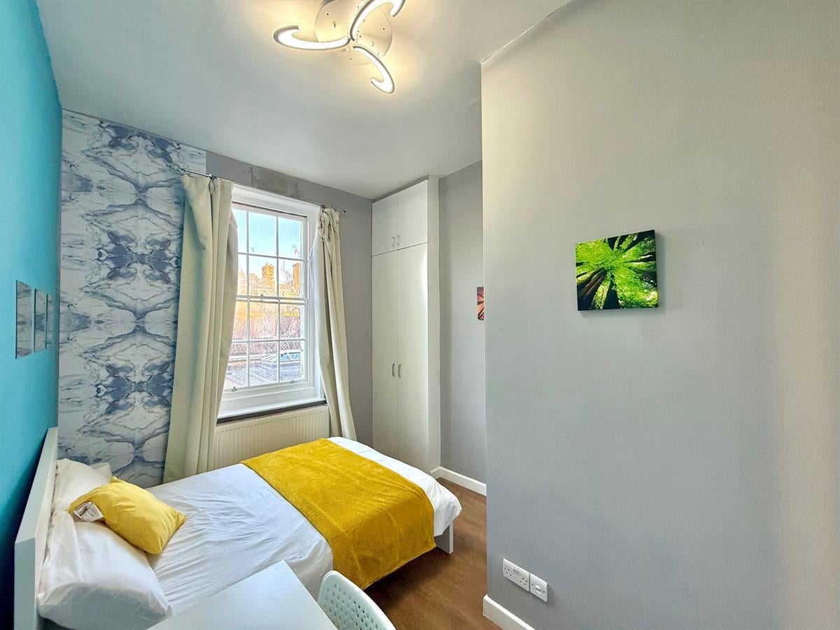 Flat Eversholt Street in Greater London