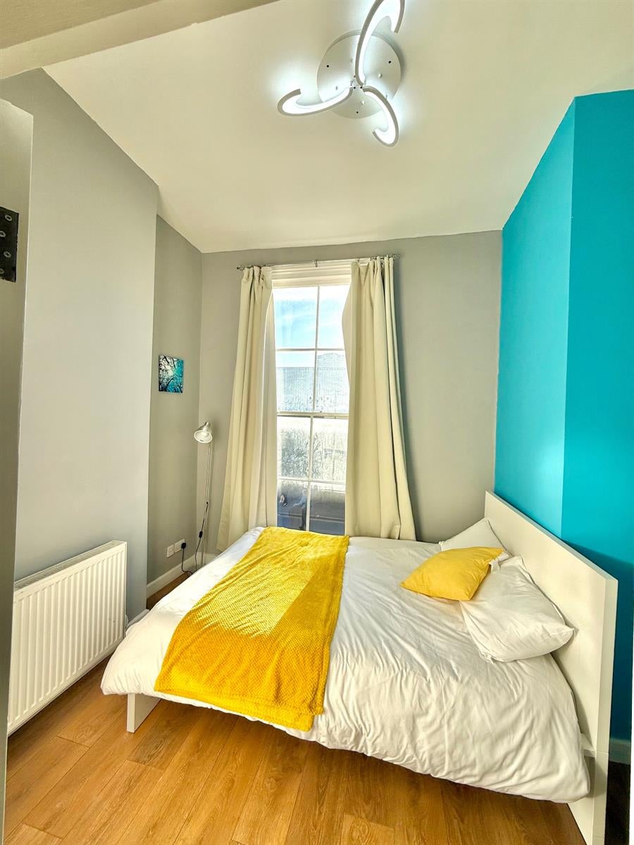 Flat Eversholt Street in Greater London