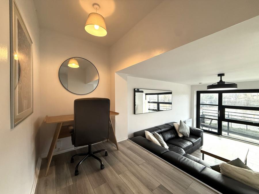 Flat Clyde Street in Glasgow