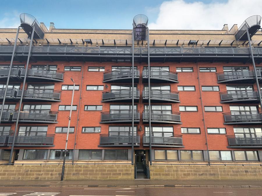 Flat Clyde Street in Glasgow