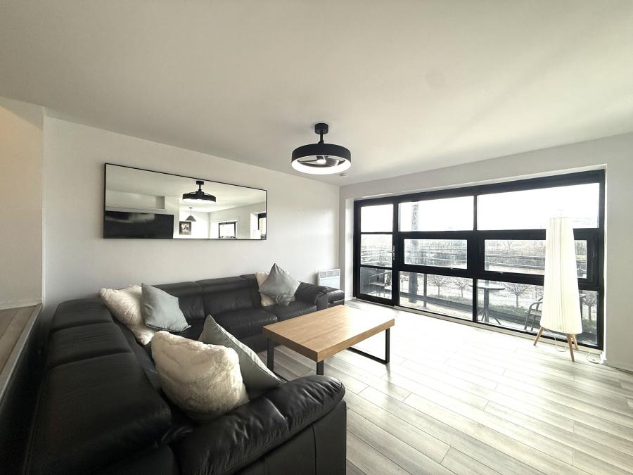 Flat Clyde Street in Glasgow