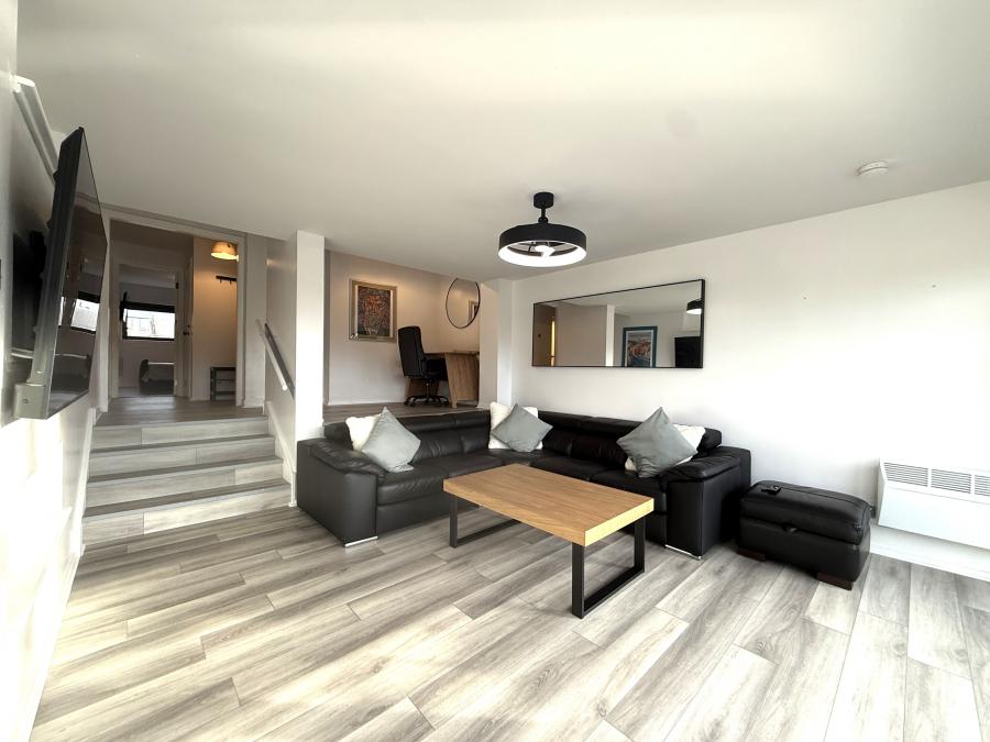 Flat Clyde Street in Glasgow