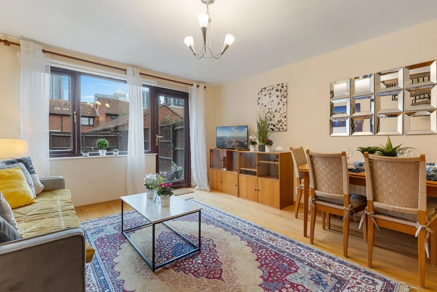 Flat Janet Street in Greater London