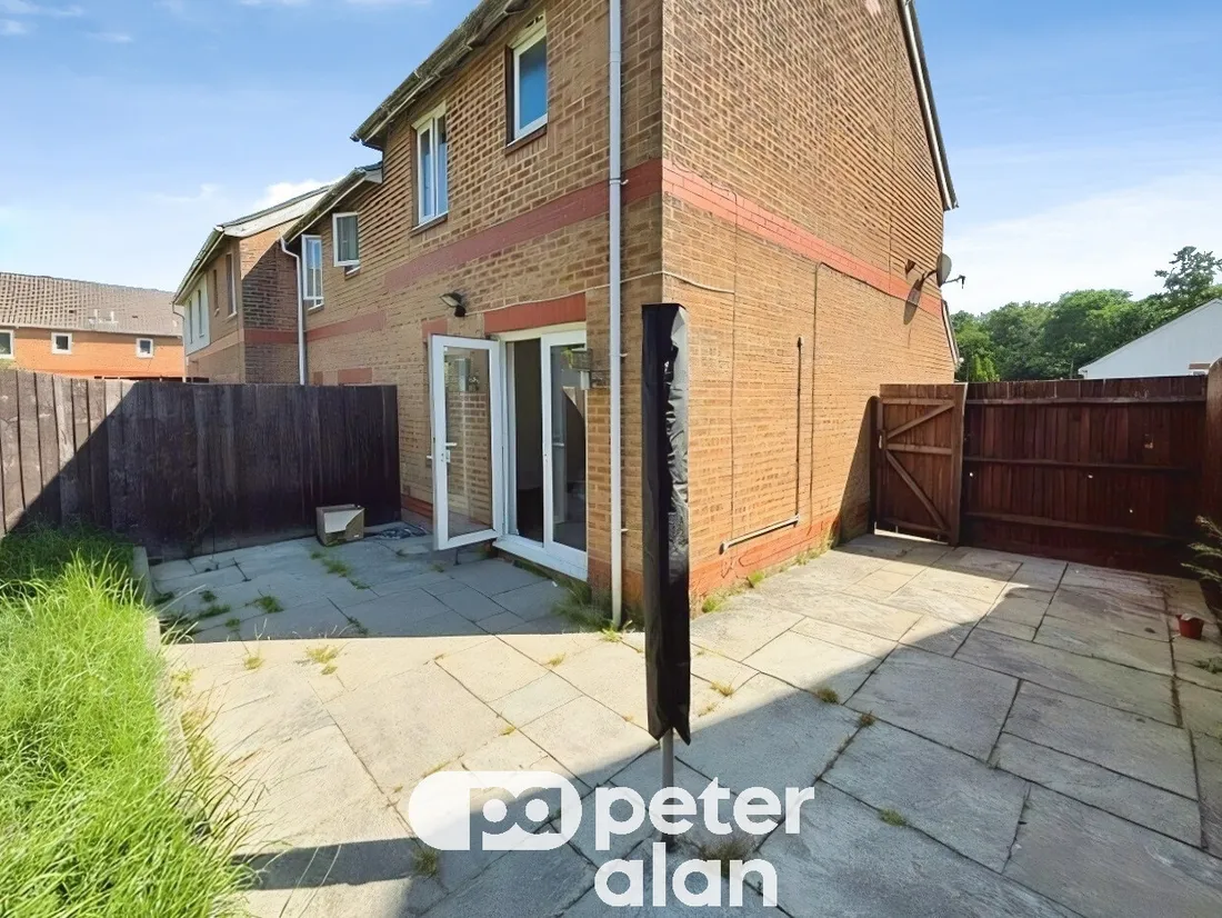 House St. Rhidan Close in Pontllanfraith