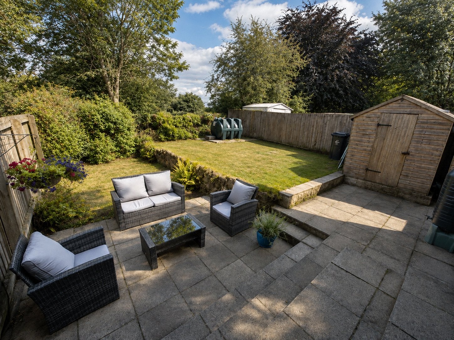 Flat Manor Gardens in Millbrook