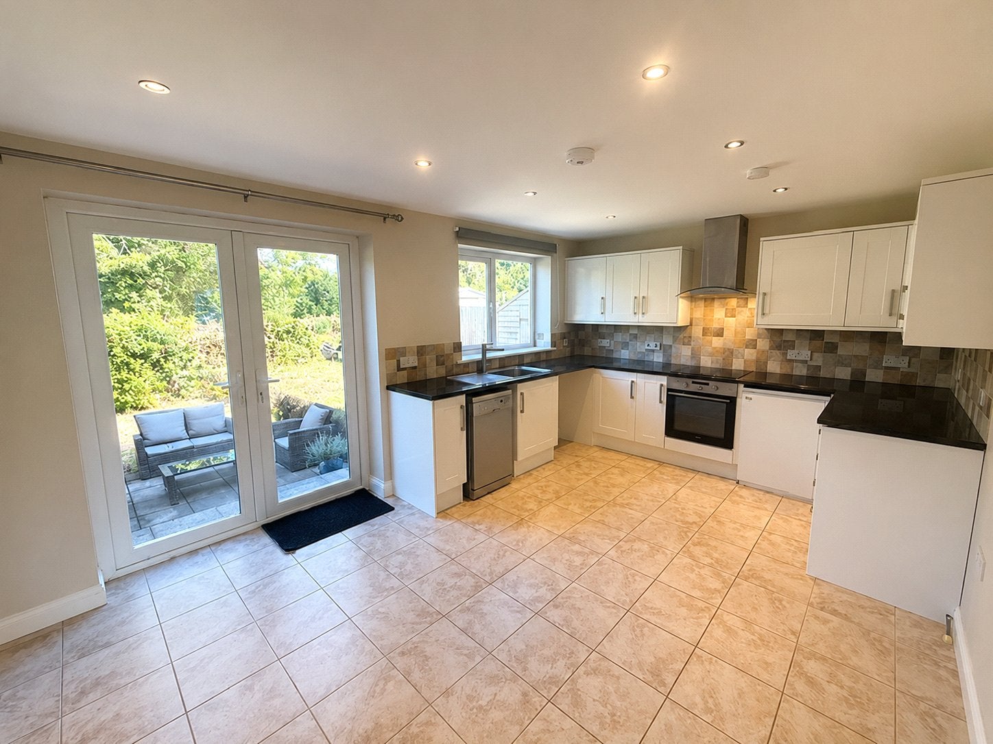 Flat Manor Gardens in Millbrook