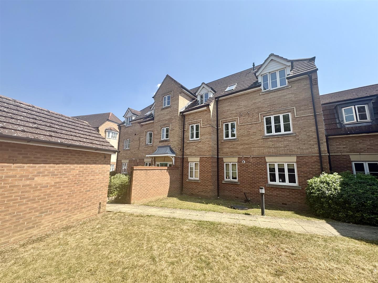 Flat Regal Place in Peterborough