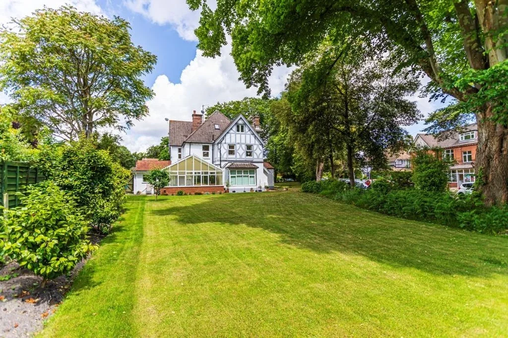 Flat Haydon Road in Poole