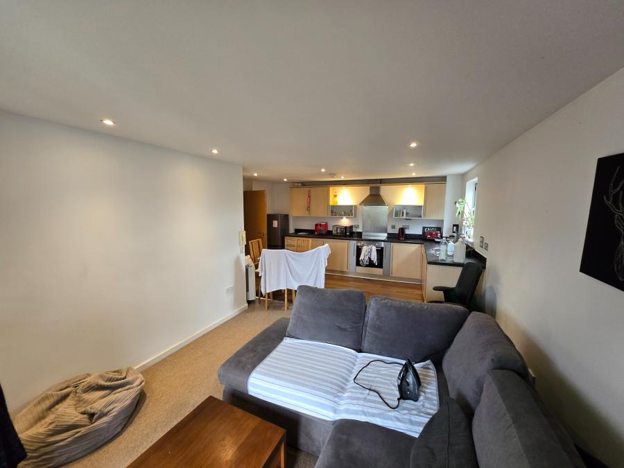 Flat Elmira Way in Salford
