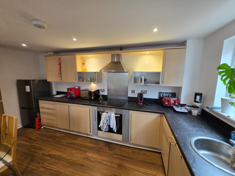 Flat Elmira Way in Salford