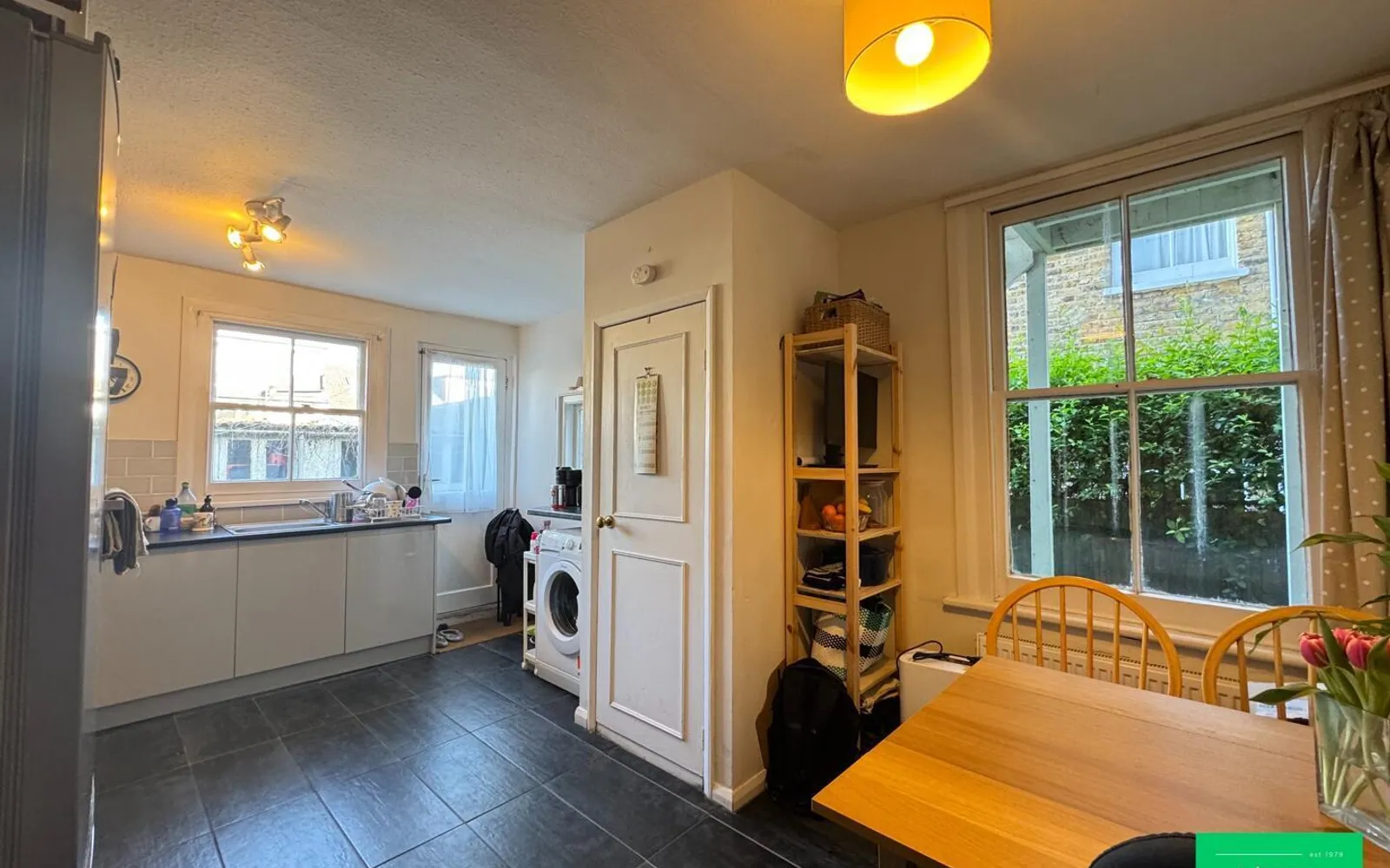 Flat Park Hall Road in Greater London