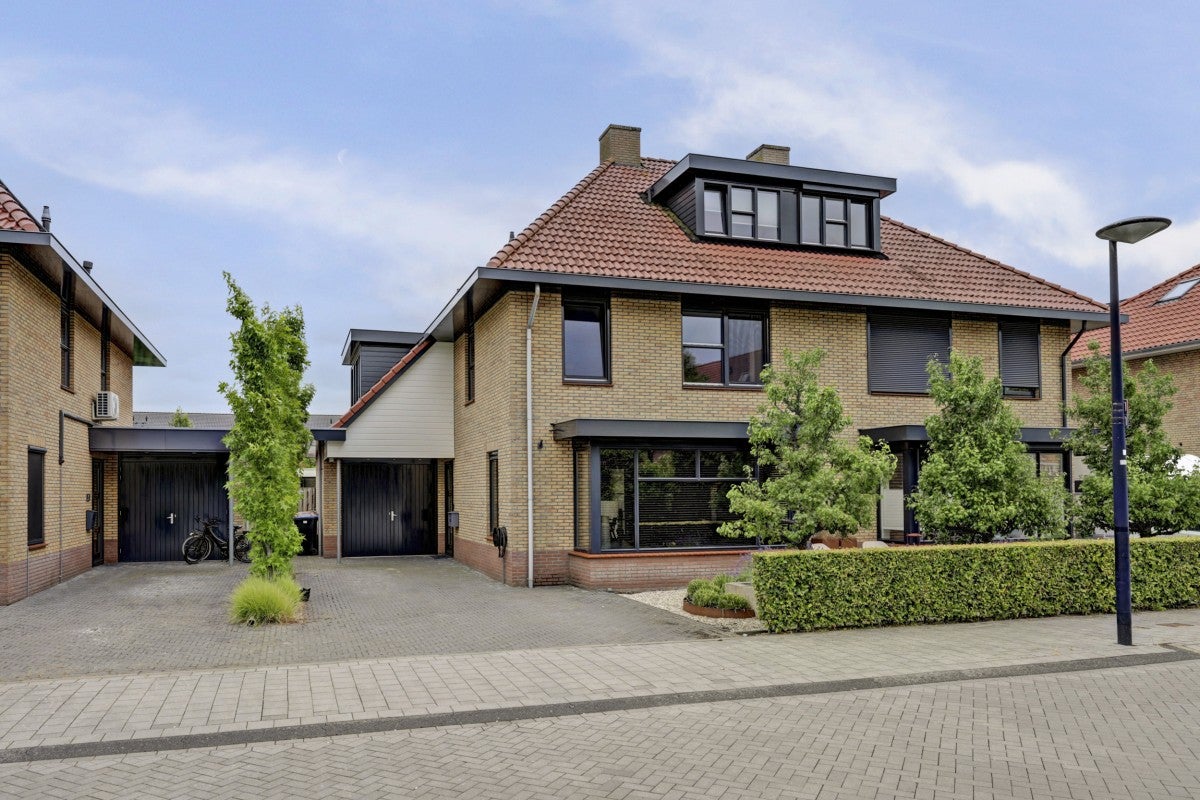Huis Baksteen 63 A in Dronten