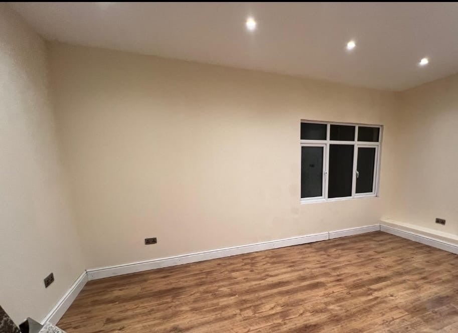 Room Fishponds Road in Bristol