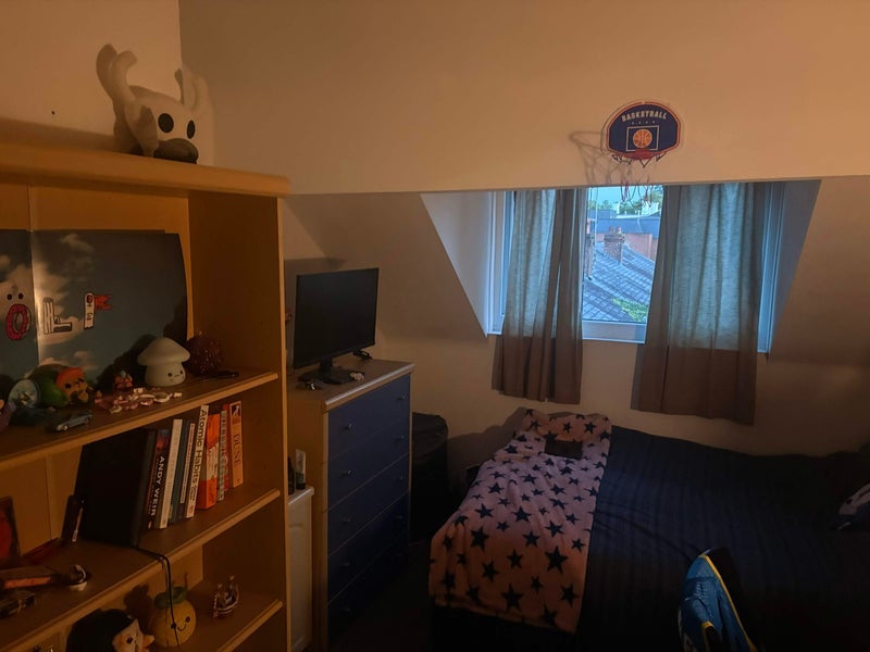 Room Hathersage Road in Manchester