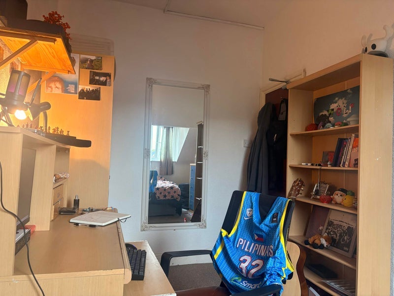 Room Hathersage Road in Manchester