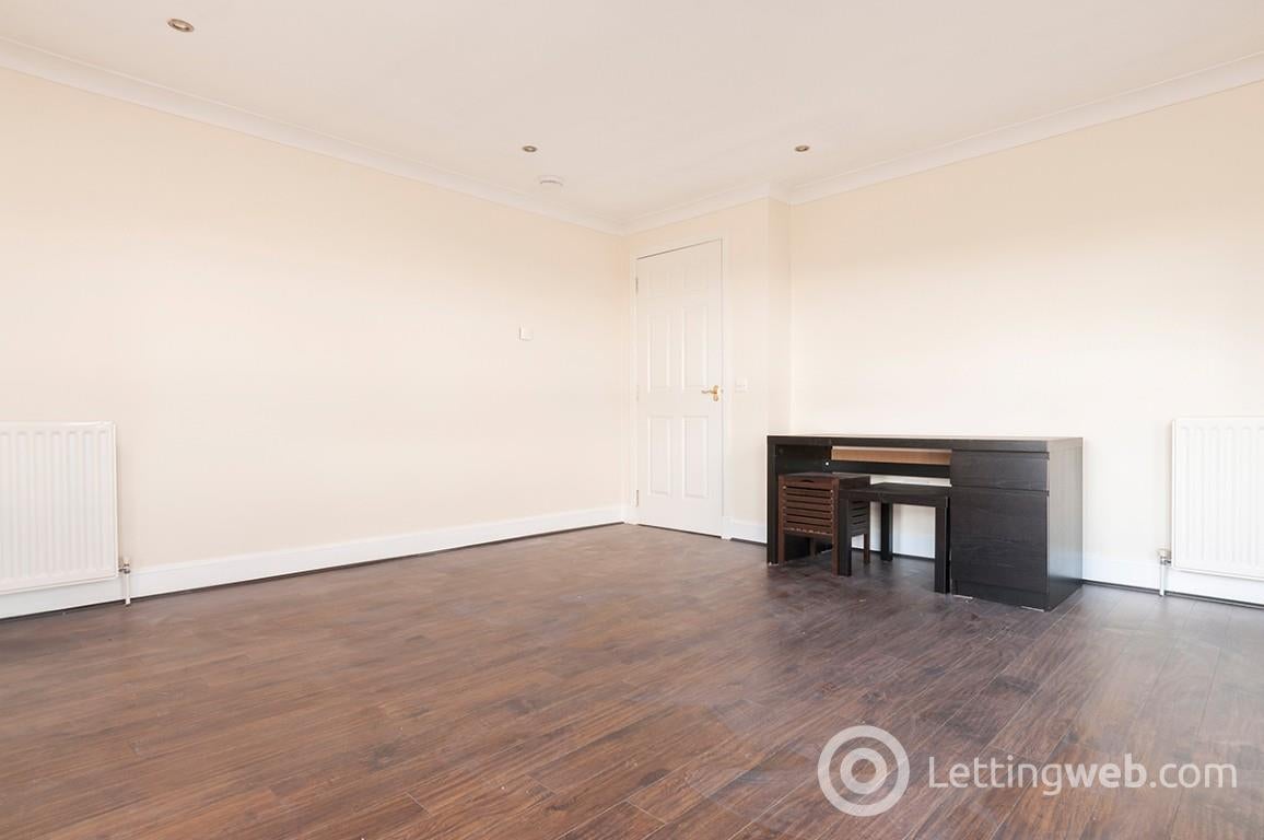 Flat St Clair Road in Edinburgh