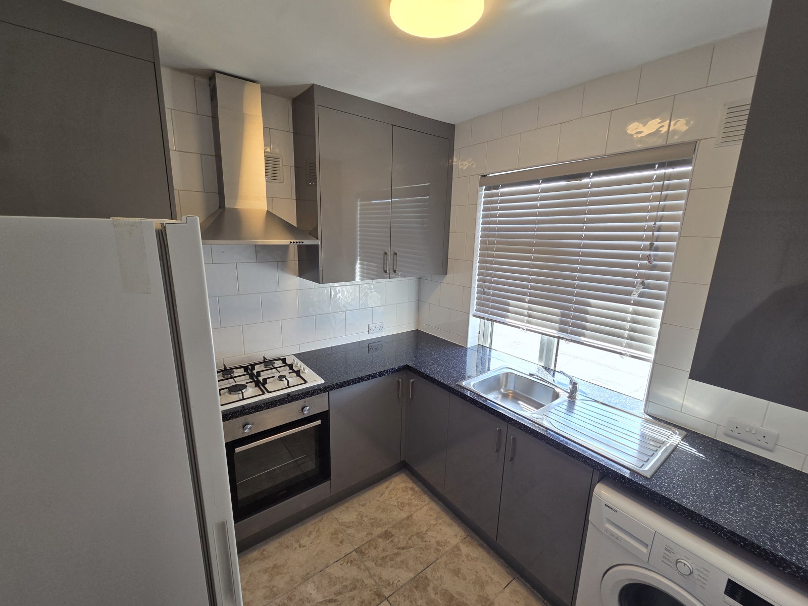 Flat Pinner Park Avenue in Greater London