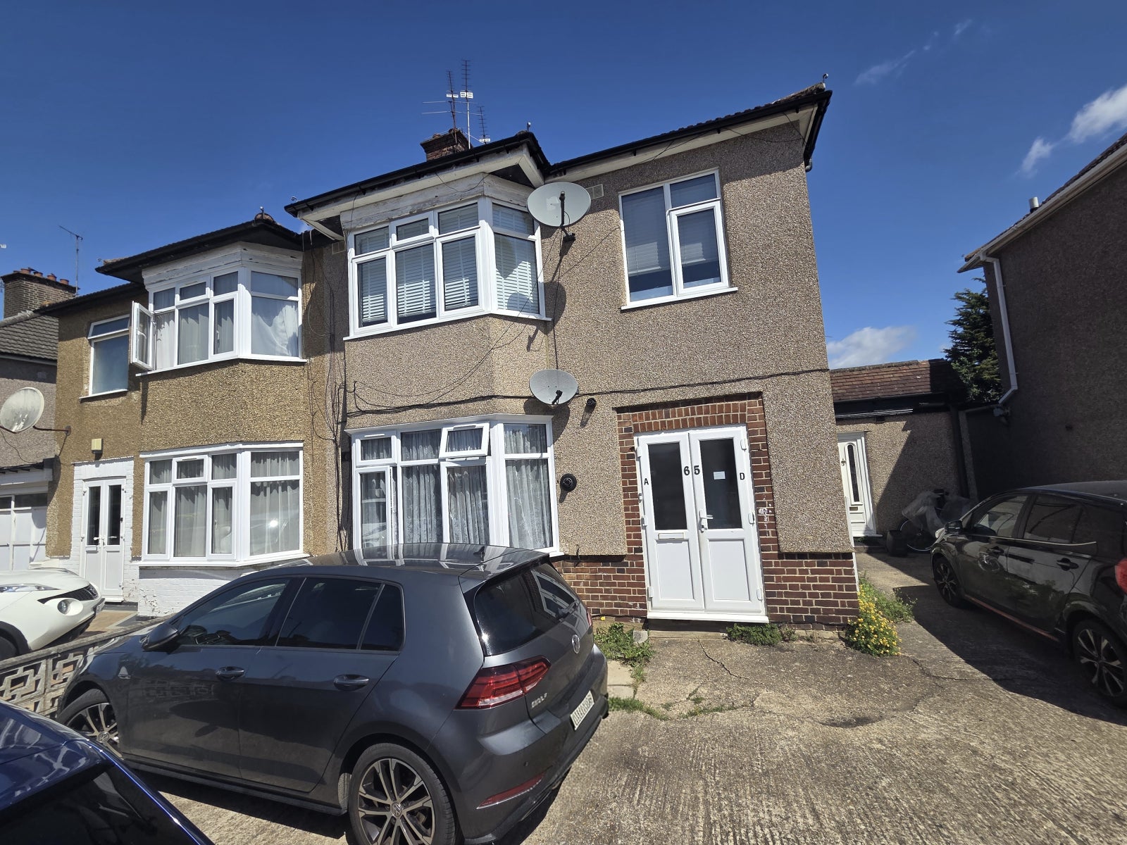 Flat Pinner Park Avenue in Greater London