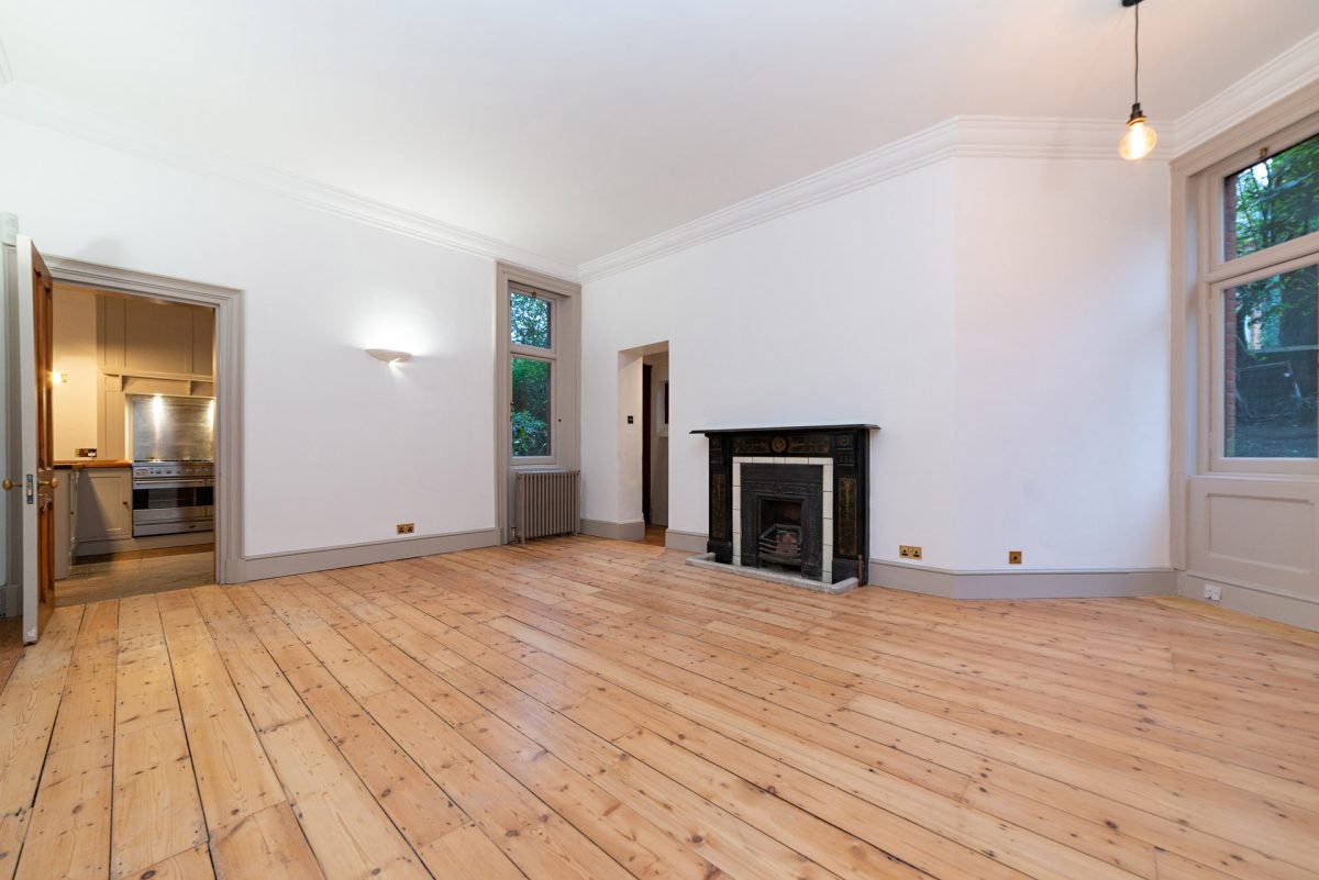 Flat Fitzjohn's Avenue in Greater London